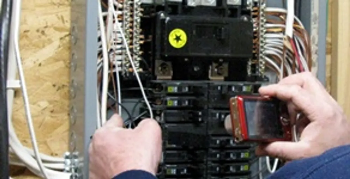 Home electrical inspection of circuit breaker panel by licensed electrician in San Francisco, CA